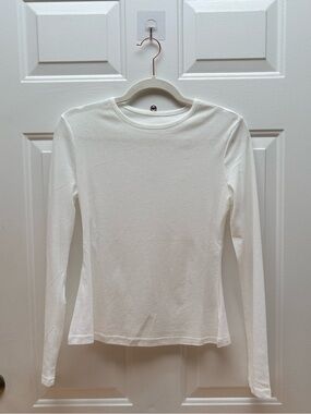 Classic Women's Long-Sleeve Crew Neck Top - White